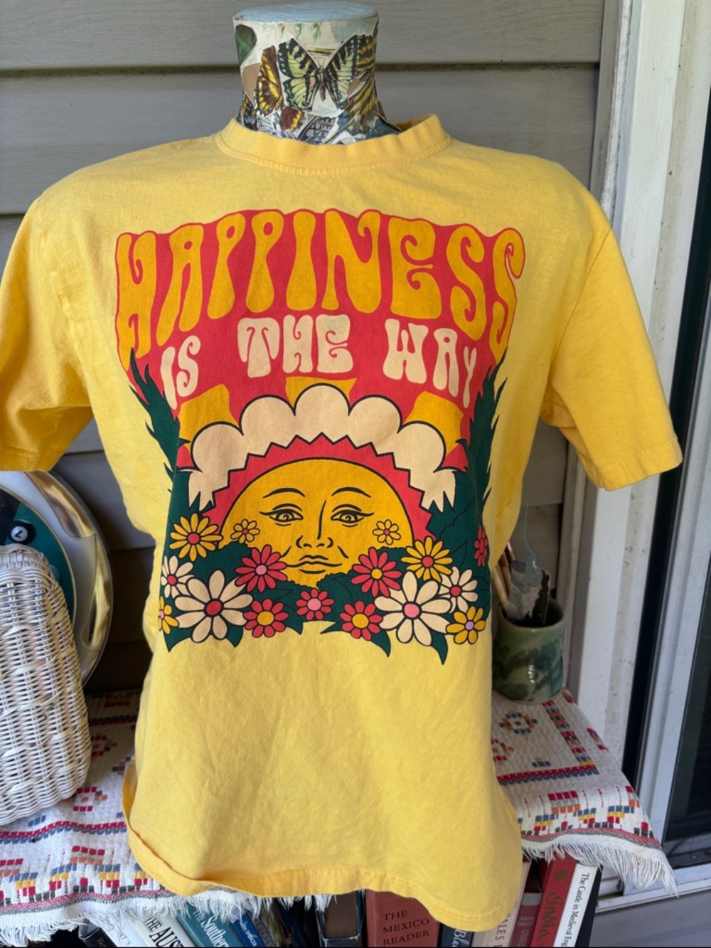 Chemistry size M Happiness Is The Way Yellow Graphic Tee